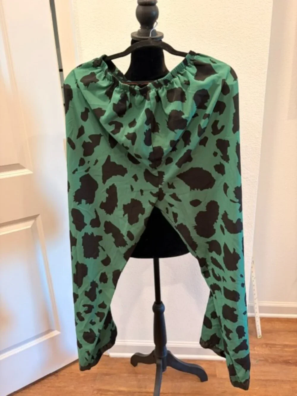 Women's XL dark green and black leopard print pajama set
